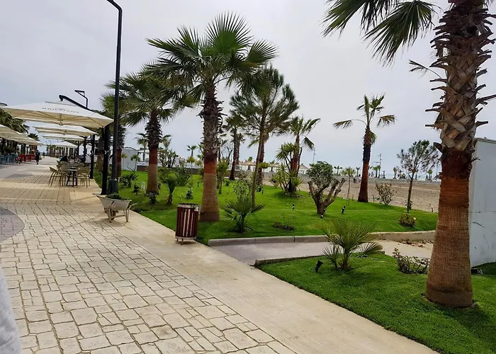 All Seasons Villa 1, Golem Kompleksi Dielli
